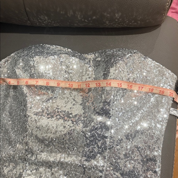 Silver sequins long gown trumpet style
New never worn - Picture 8 of 10